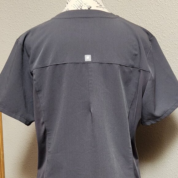 FABLETICS Method 2-Pocket Scrub Top - Large - Picture 5 of 6